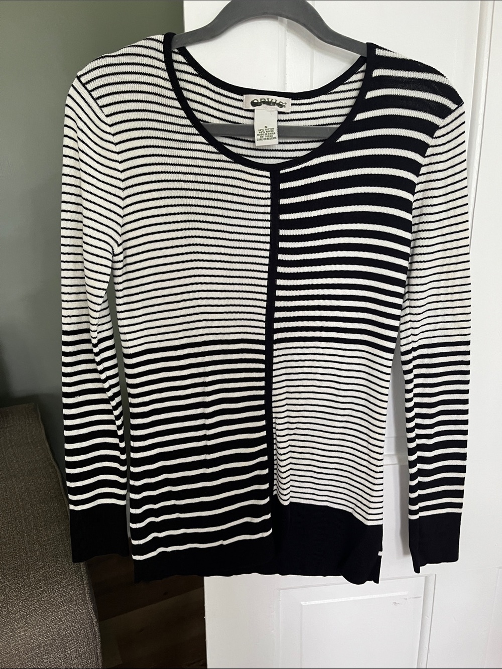Orvis size S Black White Striped Sweater Pullover Long Sleeves